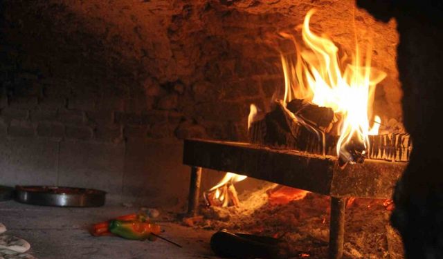 Termometrelerin 50 dereceyi aştığı Şanlıurfa’da fırıncıların zorlu mesaisi