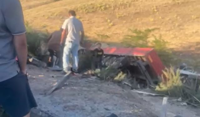 Tır ve minibüsün karıştığı zincirleme kazada can pazarı yaşandı