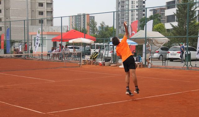 Geleceğin tenisçileri Mersin’e geliyor