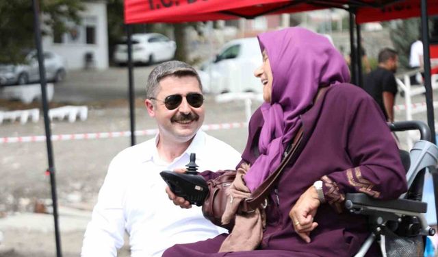 76 yaşındaki bedensel engelli kadın, ömründe ilk kez denizi gördü