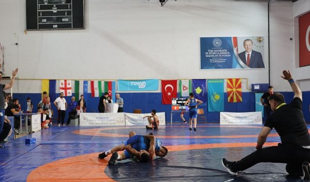 Artvin’de uluslararası güreş turnuvası düzenlendi