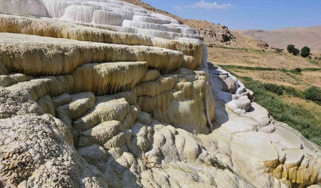 Başkale travertenleri, Pamukkale’yi aratmıyor