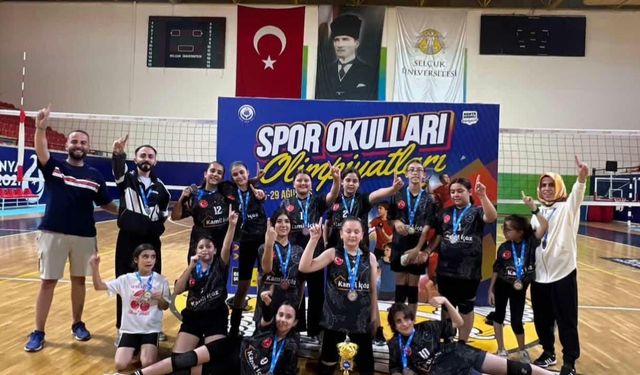Bozkır Midi Voleybol takımı namağlup şampiyon oldu