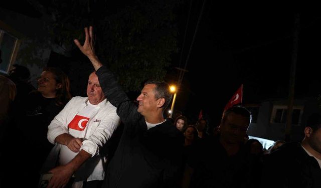 CHP Genel Başkanı Özel, Zafer Yolu’ndan Kocatepe’ye yürüdü