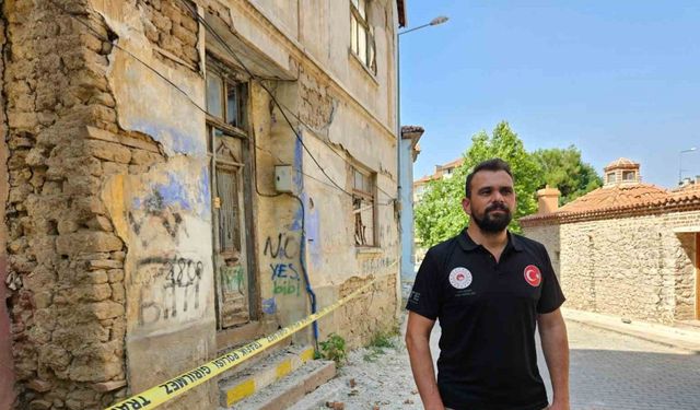 Depremde hasar gören Sındırgı’da bilimsel çalışmalar sürüyor