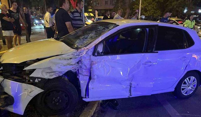 Edirne’de otomobil ile kamyonet çarpıştı: 3 yaralı