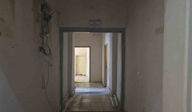 Ereğli’de 90 yıllık sağlık ocağı yıkılıyor