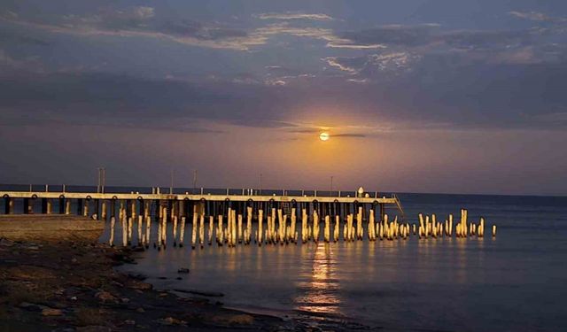 Gökyüzünde dolunay, Van Gölü’nde yakamoz