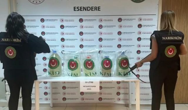 Hakkari’de tırın yakıt deposuna 33 litre sıvı metamfetamin ele geçirildi