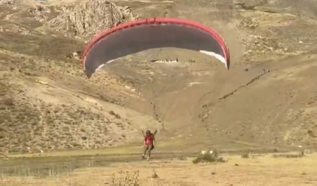 Hakkari’de yamaç paraşütü eğitimi düzenlendi