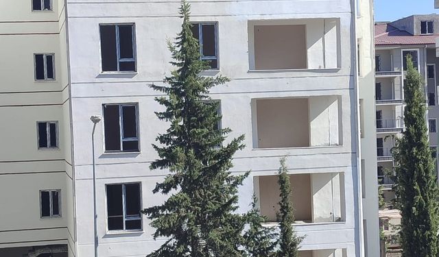 İnşaat işçisi canını hiçe sayarak çalıştı