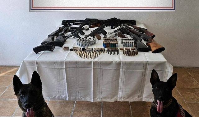 Kağızman’da çok sayıda silah ve mühimmat ele geçirildi