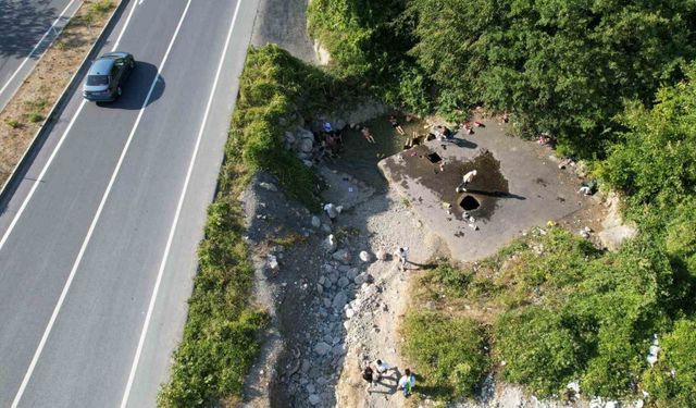 Kara yolunun kenarındaki şifalı kaynağı Ilıksu tesis bekliyor