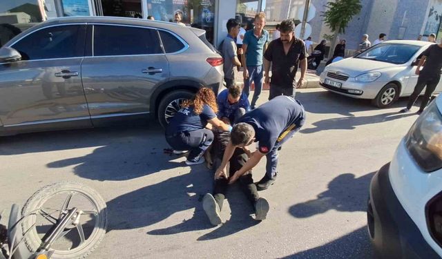 Karaman’da motosiklet kadına çarptı, hem sürücü hem yaya yaralandı