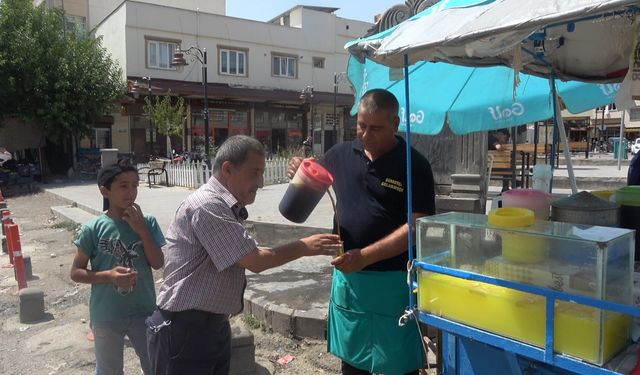 Kilis’te sıcak havalarda meyan kökü şerbetine yoğun ilgi