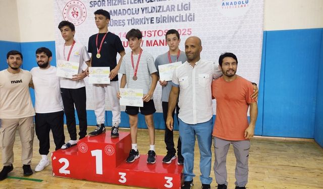 Kütahyalı güreşçiler Manisa’dan derecelerle döndü