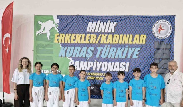 Kütahyalı minik kuraşçılardan gururlandıran başarı