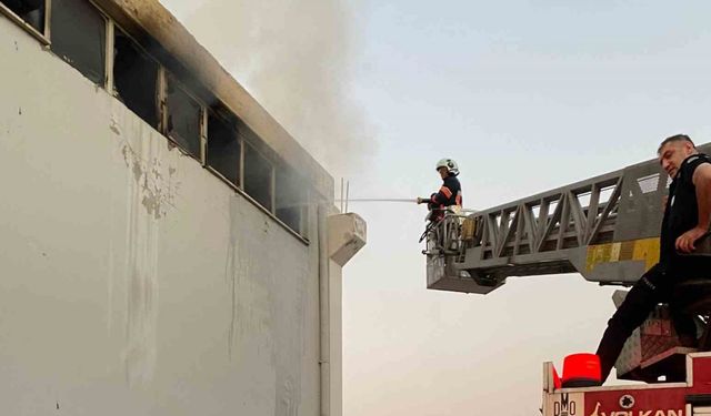 Malatya’da fabrika yangını paniğe neden oldu