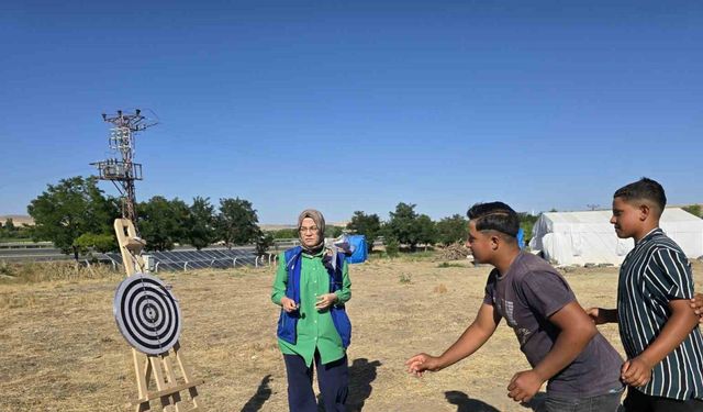 Mevsimlik tarım işçisi çocuklar sinema ve oyun etkinliği ile keyifli zaman geçirdi