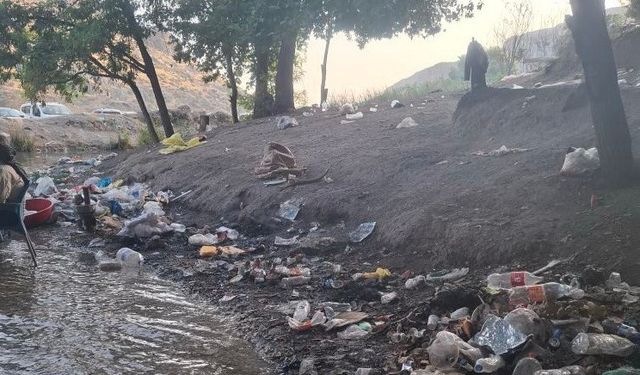 Piknik alanı çöplüğe döndü