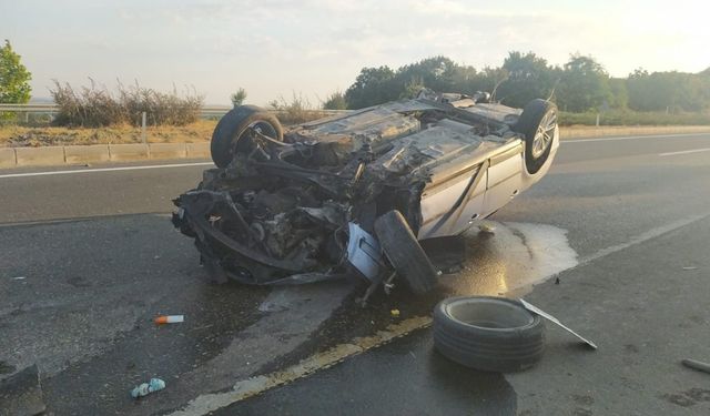 Refüje çarpan araç takla attı: 1 yaralı