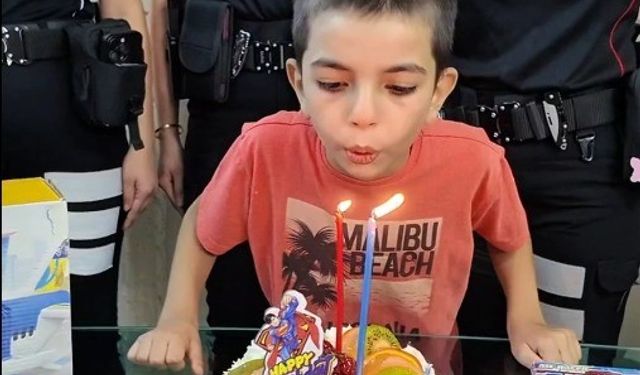Şanlıurfa’da yunus polislerinden hasta çocuğa doğum günü sürprizi