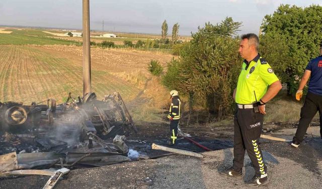 Şarampole devrilen tır alev topuna döndü