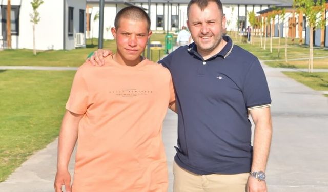 Sosyal medyada yaptığı paylaşımla gündem olan asker İbrahim, yemin töreni sırasında ailesi ve yakınlarıyla bir araya geldi