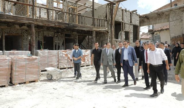 Tarihi Emet Hanı’nda restorasyon çalışmaları devam ediyor