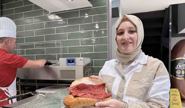 Tatilcilerin yeni gözdesi sucuk döner