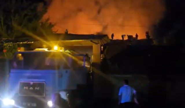 Tavşanlı’da çıkan yangında 4 ev kullanılamaz hale geldi