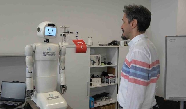 Türk üniversitelerinde bir ilk: Yapay zeka destekli insansı robot geliştirildi
