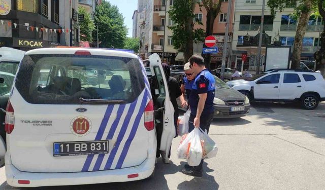 Vatandaşların duyguları ile oynadı, topladığı paralarla aldığı malzemelerle taksi beklerken yakalandı