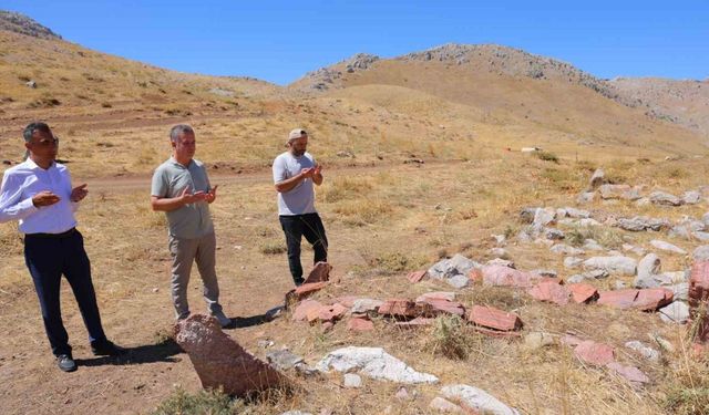 Yaylacılardan geriye mezar taşları kaldı