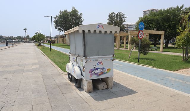 Mersin’deki aşırı sıcaklar sahildeki seyyar esnafları da vurdu