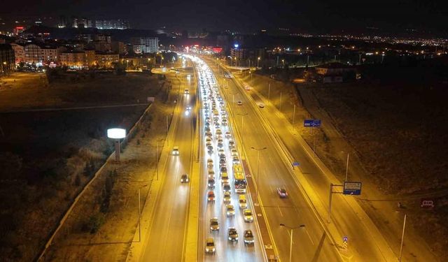 43 ilin geçiş güzergahında hafta sonu trafiği böyle görüntülendi