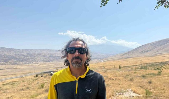 Ağrı Dağı’nın zirvesinde buzul çatlakları görüntülendi