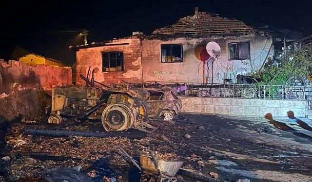 Amasya’da evin garajında çıkan yangında otomobil ve traktör kullanılmaz hale geldi