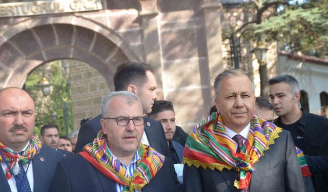 Bakan Yerlikaya, Ertuğrulgazi Türbesi’nde dua etti