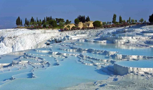Beyaz cennet Pamukkale için karanlık tablo