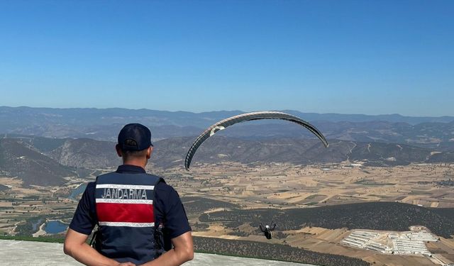 Bilecik’te yamaç paraşütü etkinliği güvenlik önlemleriyle tamamlandı