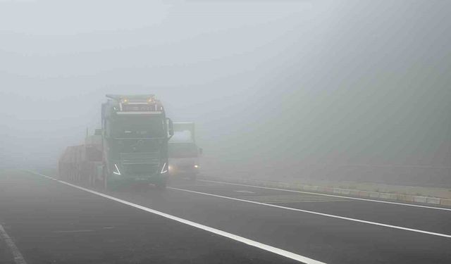 Bolu Dağı sisle kaplandı, görüş mesafesi 20 metreye düştü