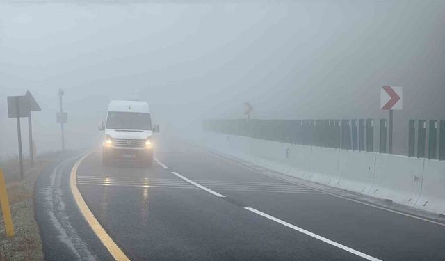 Bolu Dağı’nda sis ve sağanak etkili oluyor: Görüş mesafesi 15 metreye düştü