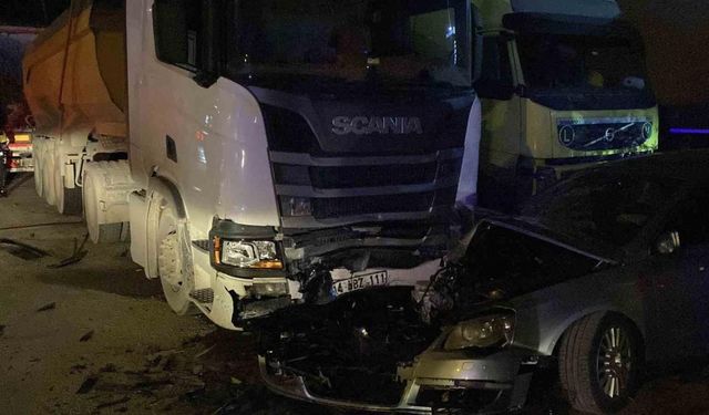 Bolu’da kontrolden çıkan otomobil park halindeki 3 araca çarptı: 4 ağır yaralı