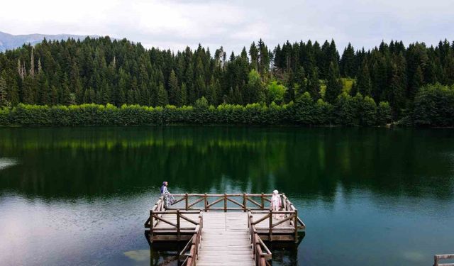 Doğanın kalbinde huzur: Karagöl ziyaretçilerini mest etti