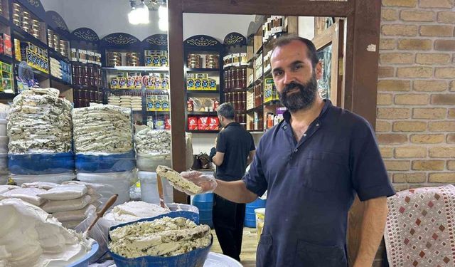 Geleneksel Van lezzeti: Kışlık küp otlu peyniri tezgâhlardaki yerini almaya başladı