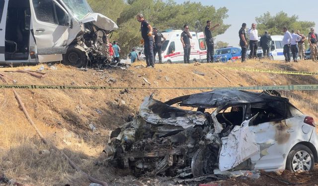 Genç sürücü yanarak hayatını kaybetti