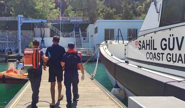 Gezi teknesinde rahatsızlanan vatandaşa tıbbi tahliye