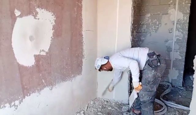 İnşaat işçileri kış gelmeden teslimat için hummalı çalışıyor