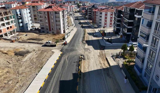Karabük Belediyesinin yol ve kaldırım çalışması devam ediyor